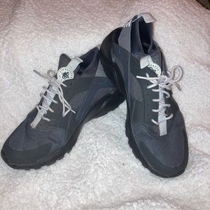 Nike Air Huarache Ultra size 10.5